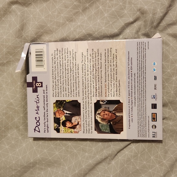 NIP Doc Martin DVD Series 8 - Picture 2 of 6